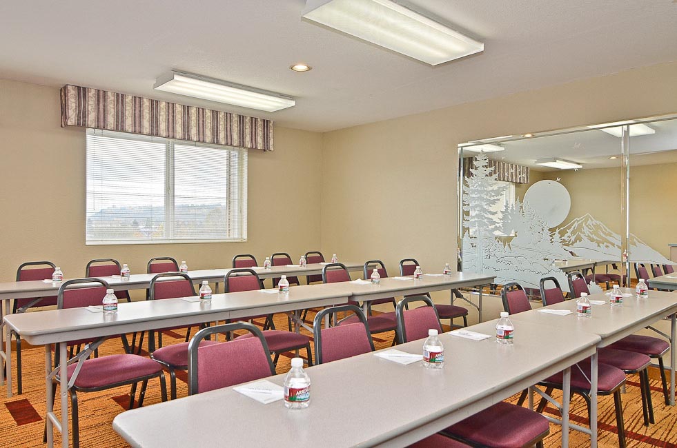 The Boardroom at The Clackamas Inn